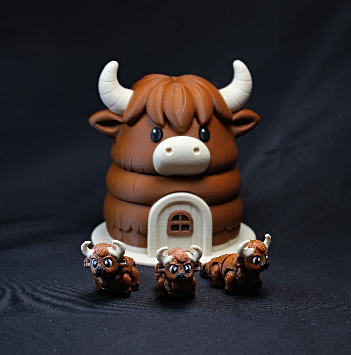 Highland Cow Container and Mini Cows